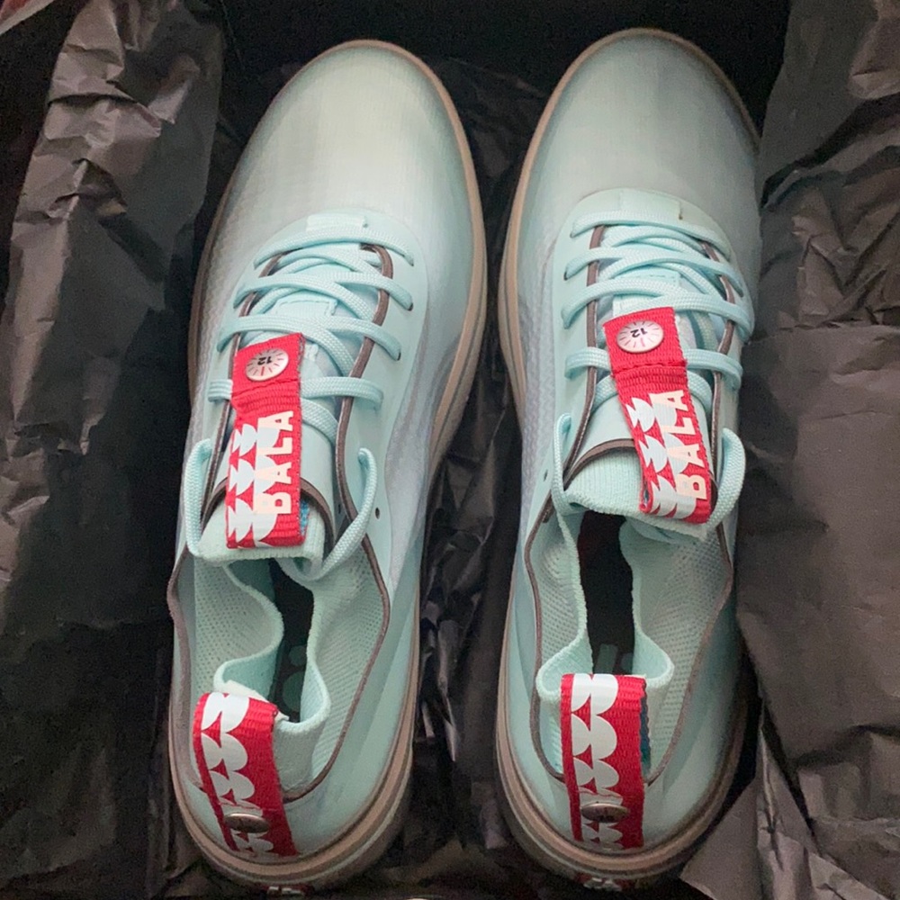Bala blue shoes. 8.5 in women’s 7 in men’s. Nursing shoe.